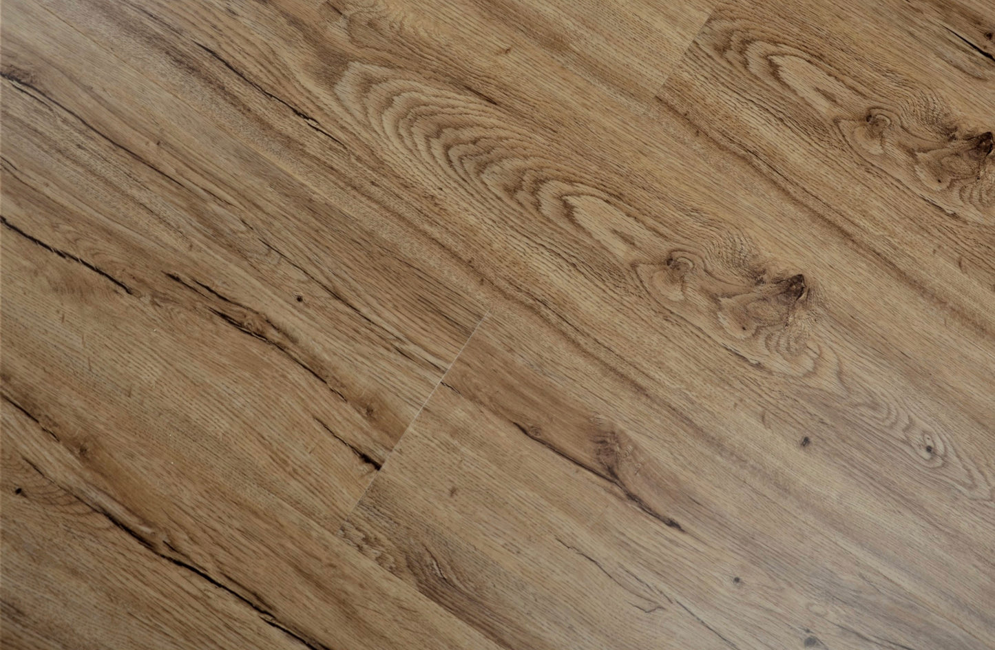 Light Distressed Oak – Limited edition